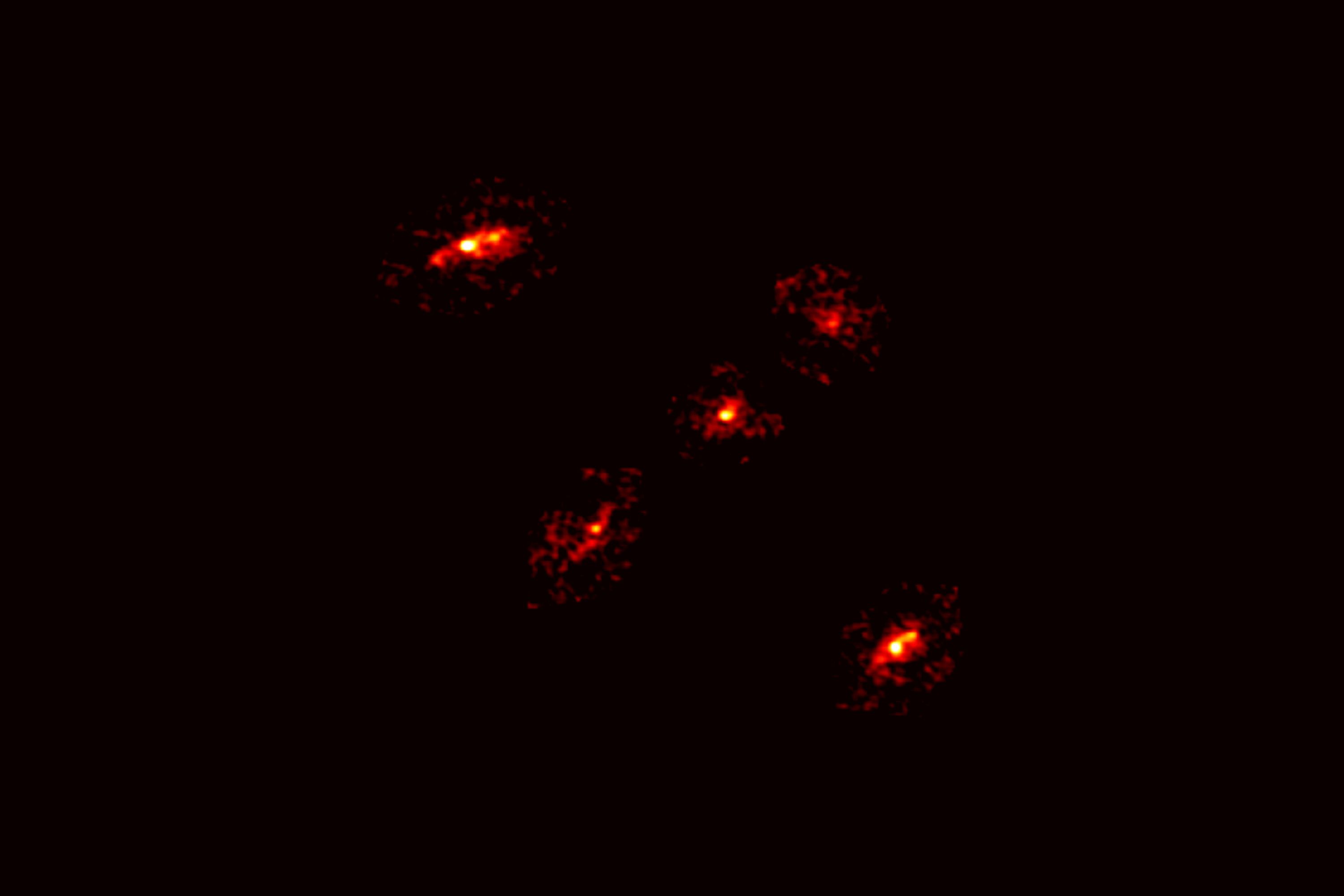 Un nuevo descubrimiento “La Cruz de Einstein” revela la existencia de un gigante oscuro mate Halo